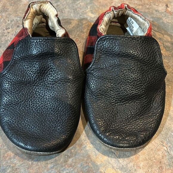 Robeez Buffalo Plaid Black 18-24 mo Baby Booties - Picture 3 of 5